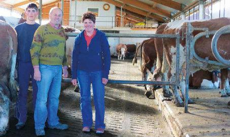 Leonhard et Theresa Brandstetter, éleveurs à Polling, sont satisfaits de la bonne motricité de leurs vaches sur les tapis Kura S.